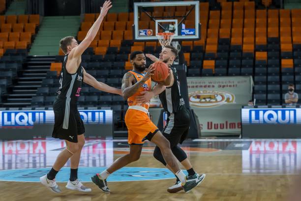 将同时参与 将同时参与