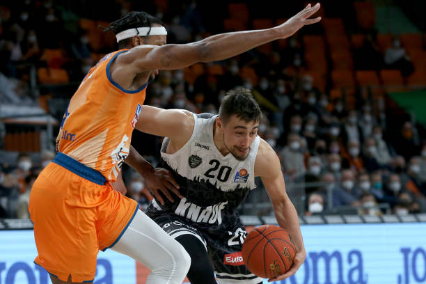 体现了他对 体现了他对